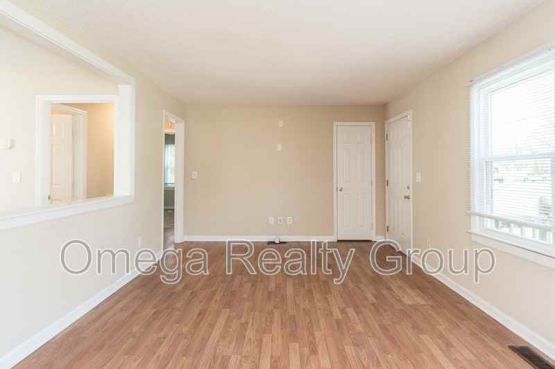 529 Robison Dr - Photo 3 of 32