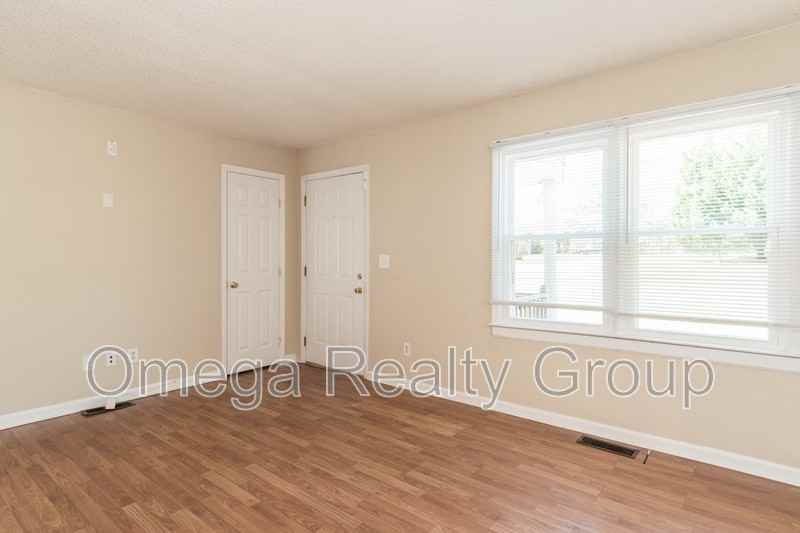 529 Robison Dr - Photo 4 of 32