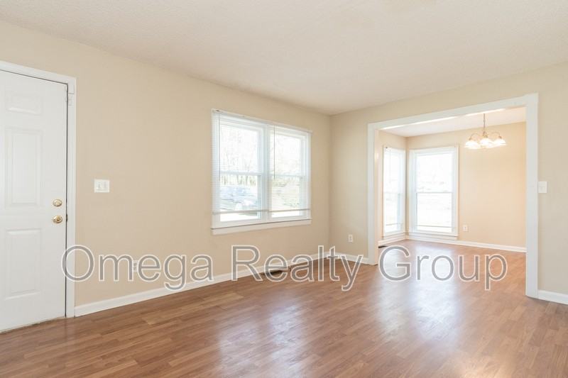 529 Robison Dr - Photo 5 of 32