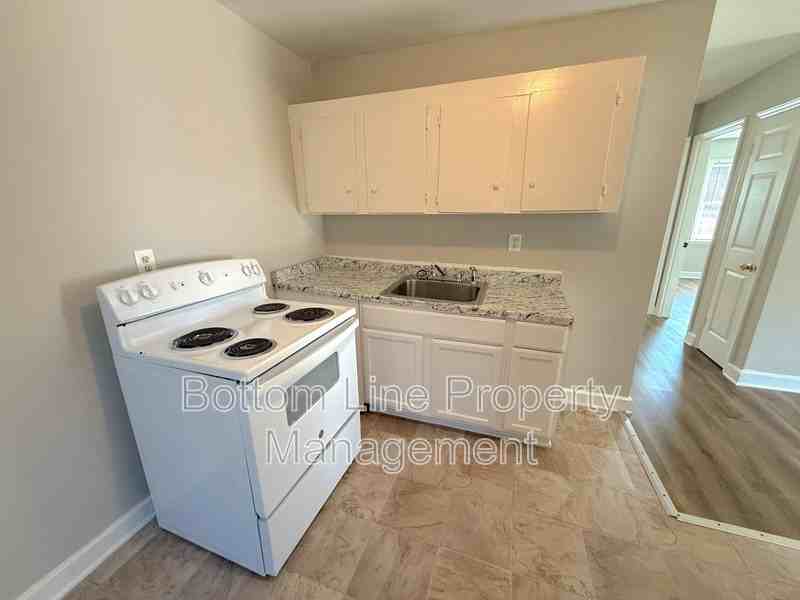 2605 Remington St - Photo 4 of 10