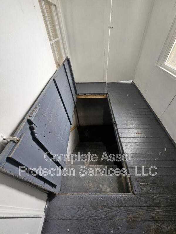 1105 Woodward St - Photo 3 of 15