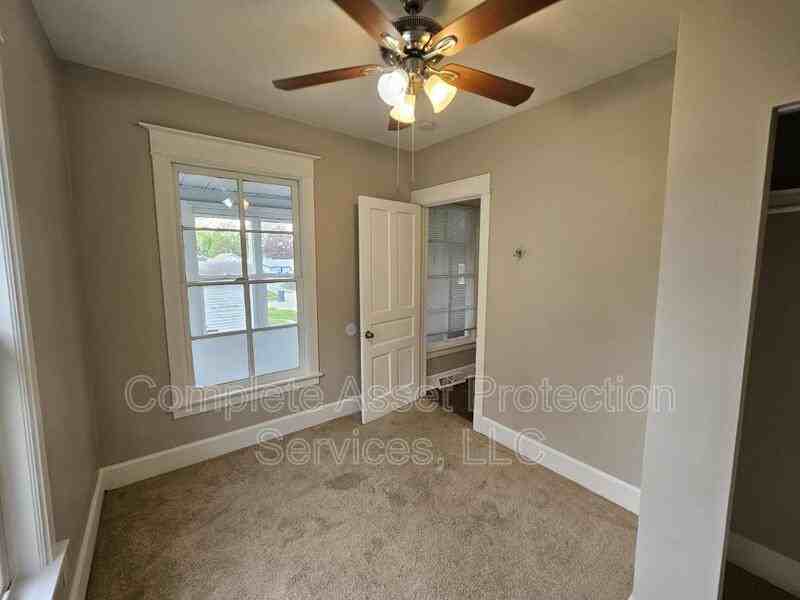 1105 Woodward St - Photo 4 of 15