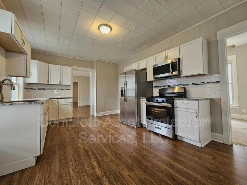 1105 Woodward St - Photo 7 of 15