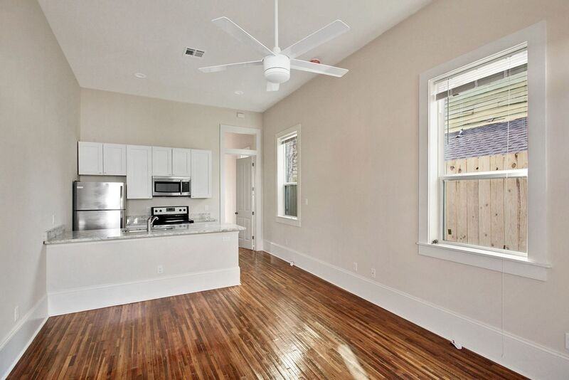 2230 Saint Andrew St - Photo 2 of 10