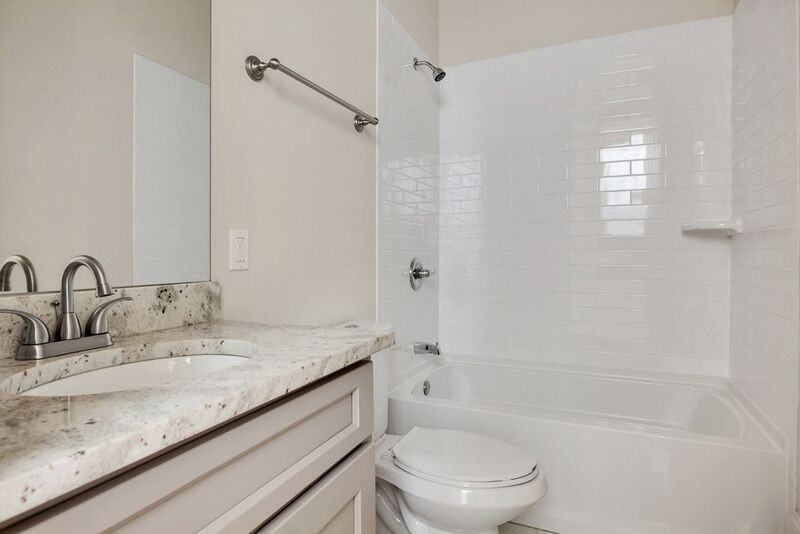 2230 Saint Andrew St - Photo 6 of 10