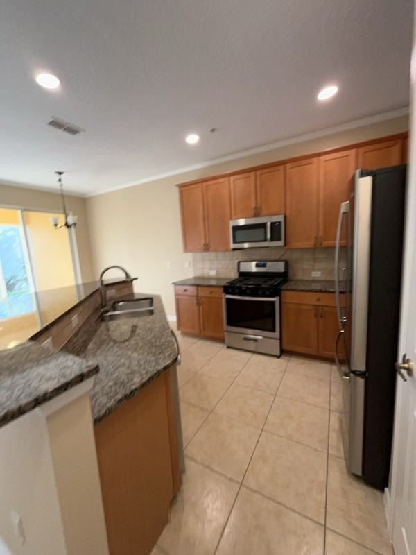 839 Assembly Ct - Photo 2 of 14