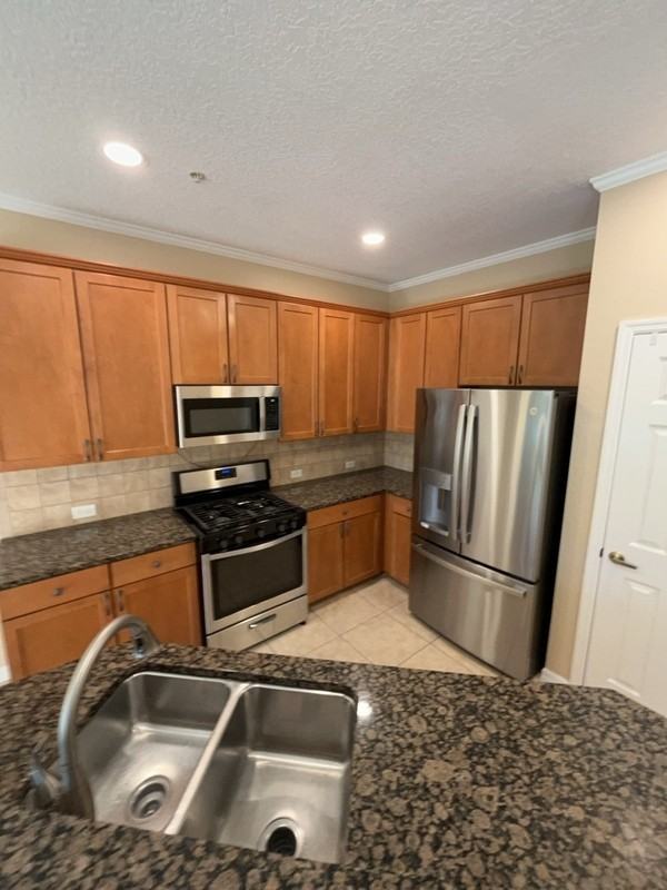 839 Assembly Ct - Photo 3 of 14