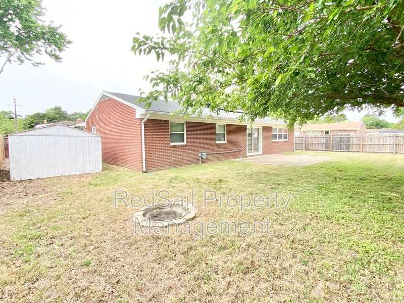 101 Basswood Dr - Photo 3 of 3