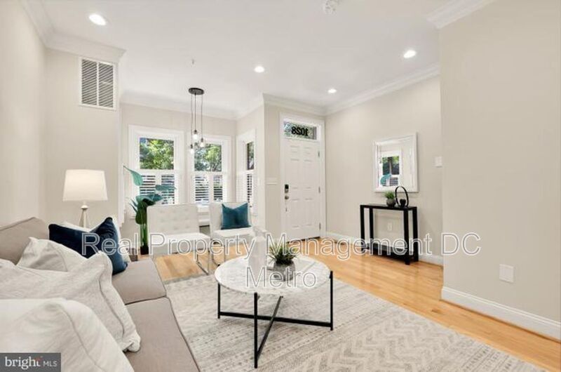 1028 D St Ne - Photo 6 of 14