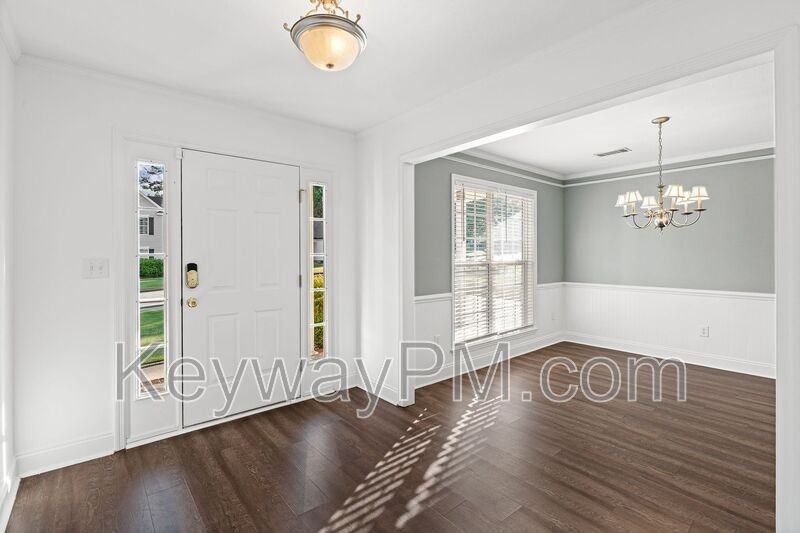 925 Sawbuck Way - Photo 5 of 32