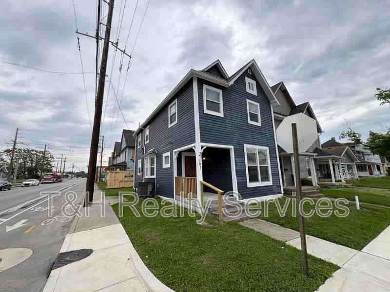 2161 Bellefontaine St - Photo 3 of 22