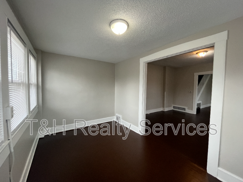 1138 Fairfield Ave - Photo 7 of 25