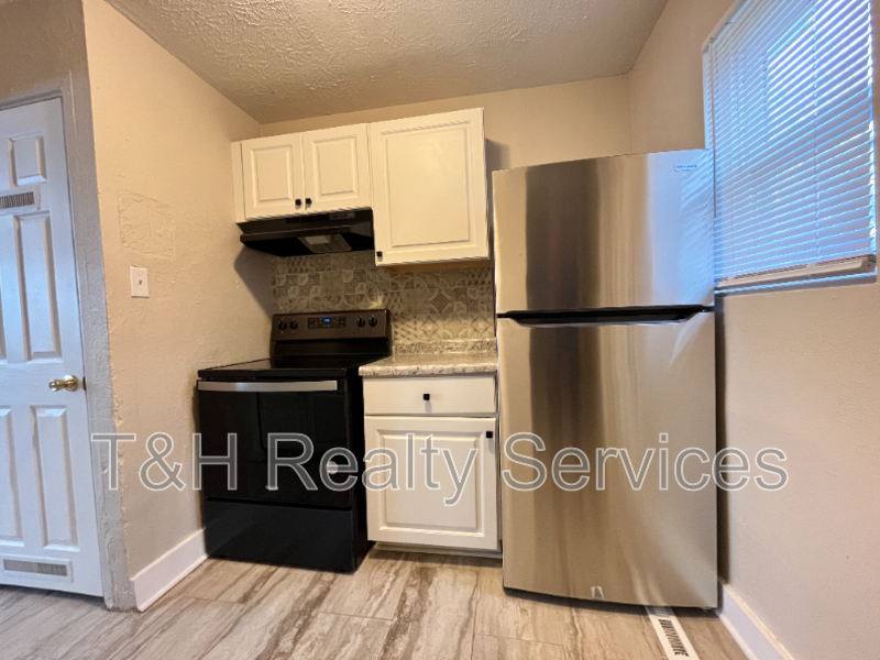 4924 Farrington Ave - Photo 7 of 17