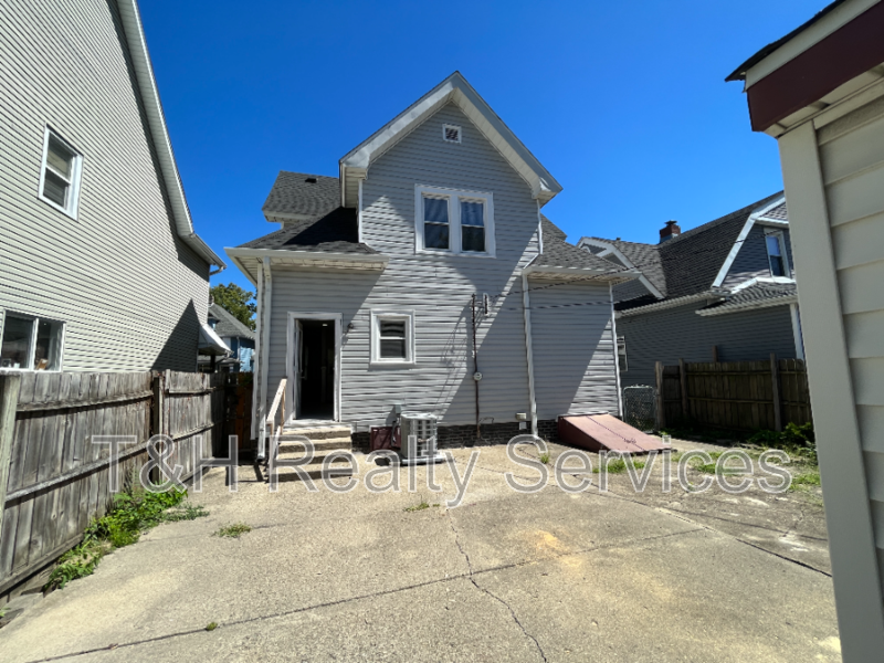 22 Parkview Ave - Photo 3 of 26