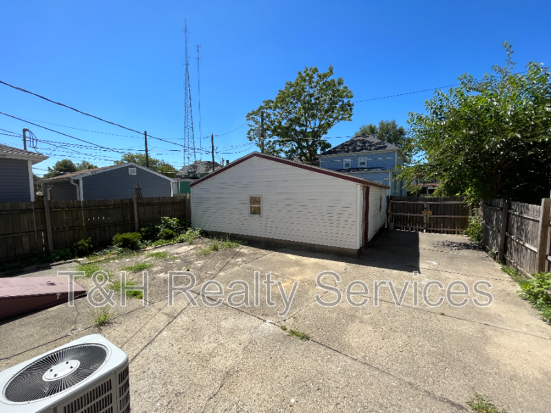 22 Parkview Ave - Photo 4 of 26