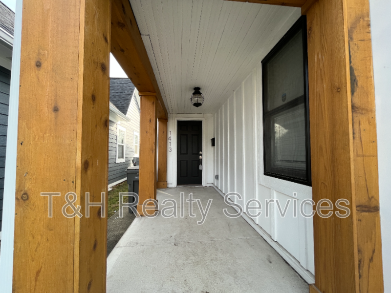 1413 Terrace Ave - Photo 2 of 17