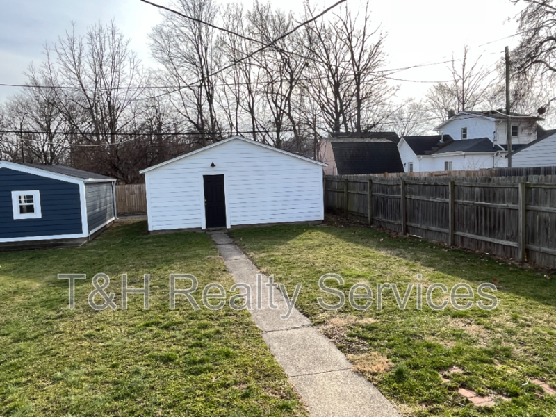 1413 Terrace Ave - Photo 4 of 17