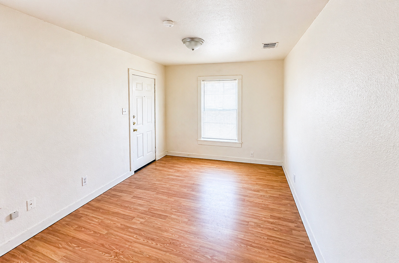 424 W Green Ave - Photo 3 of 9