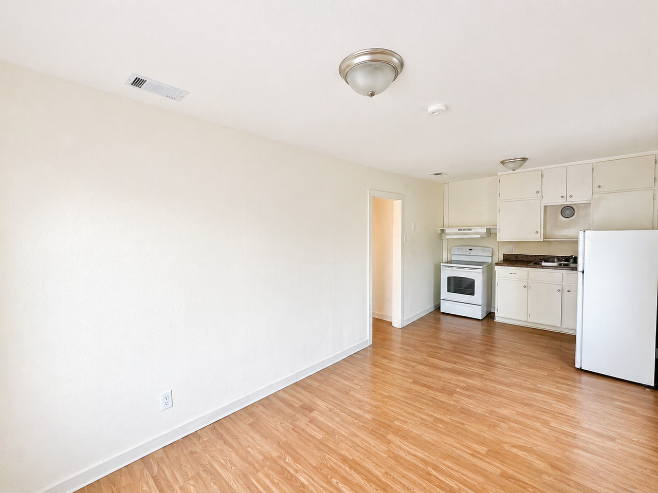 424 W Green Ave - Photo 4 of 9