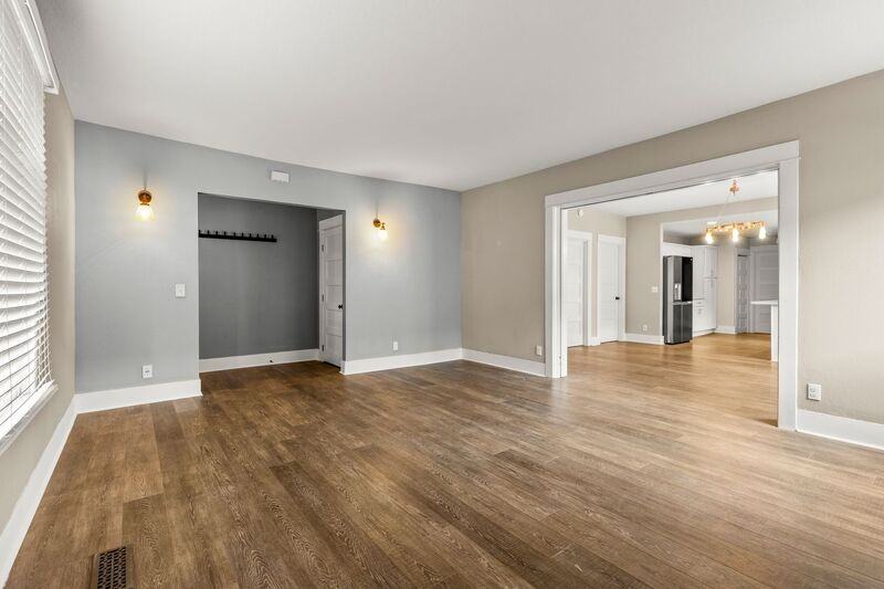 5530 N Haight Ave - Photo 2 of 24