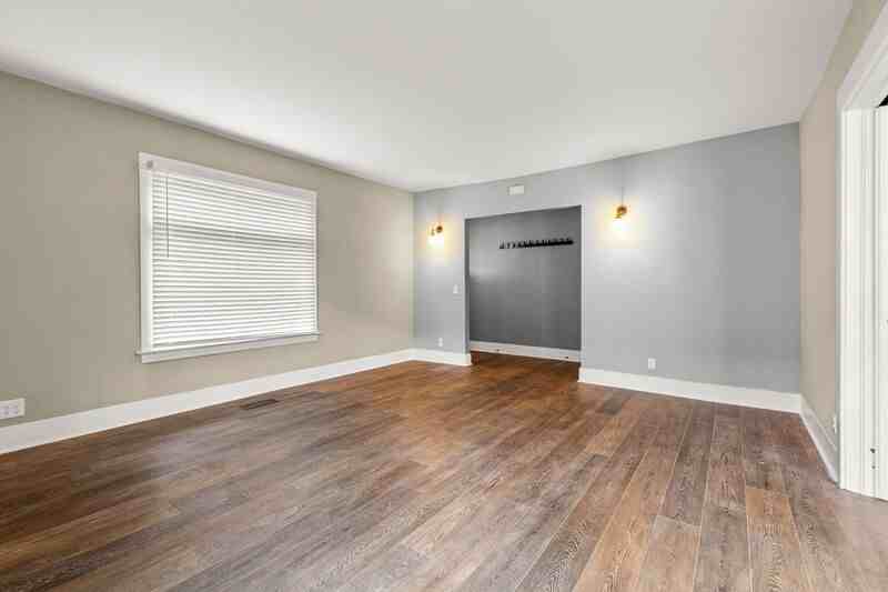 5530 N Haight Ave - Photo 3 of 24