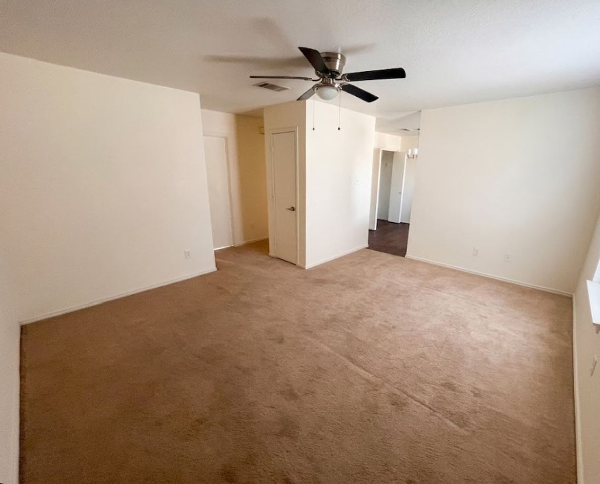 5902 Greengate Dr #D - Photo 3 of 8