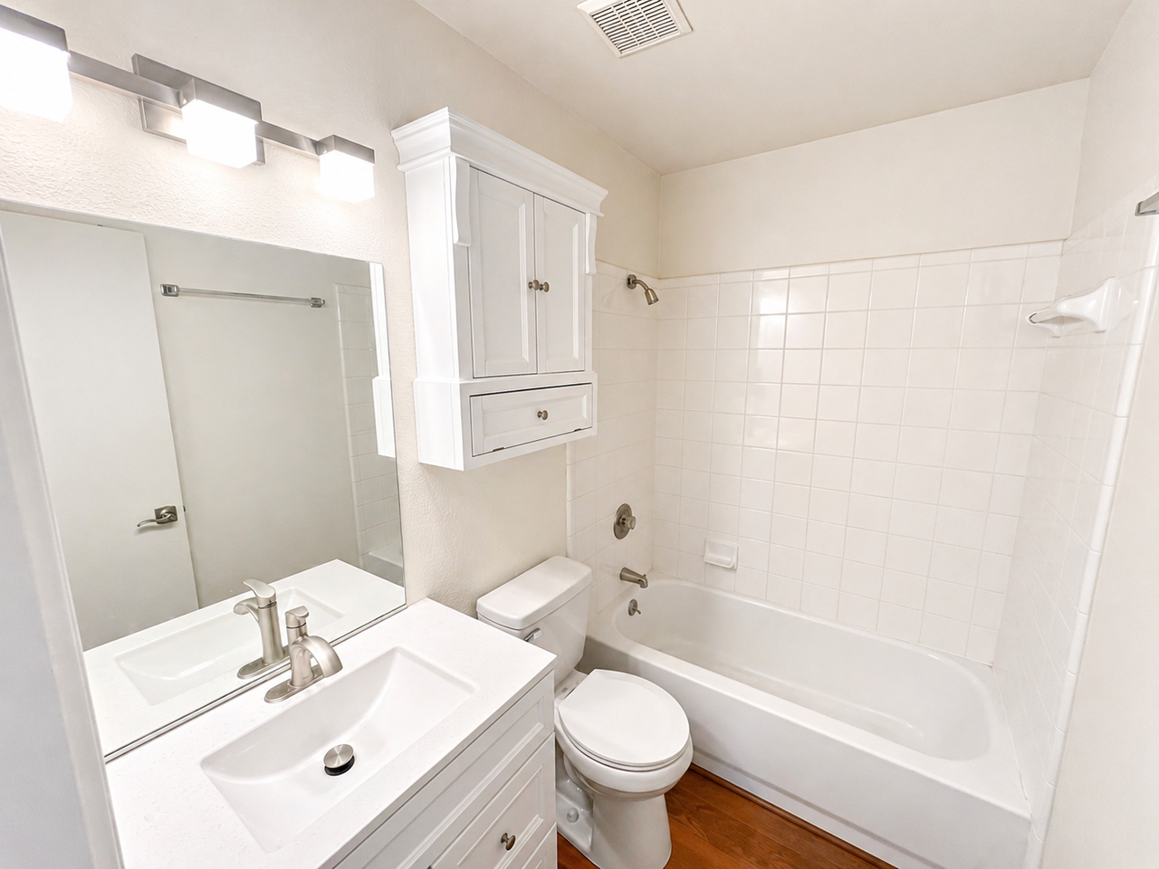 5902 Greengate Dr #D - Photo 6 of 8