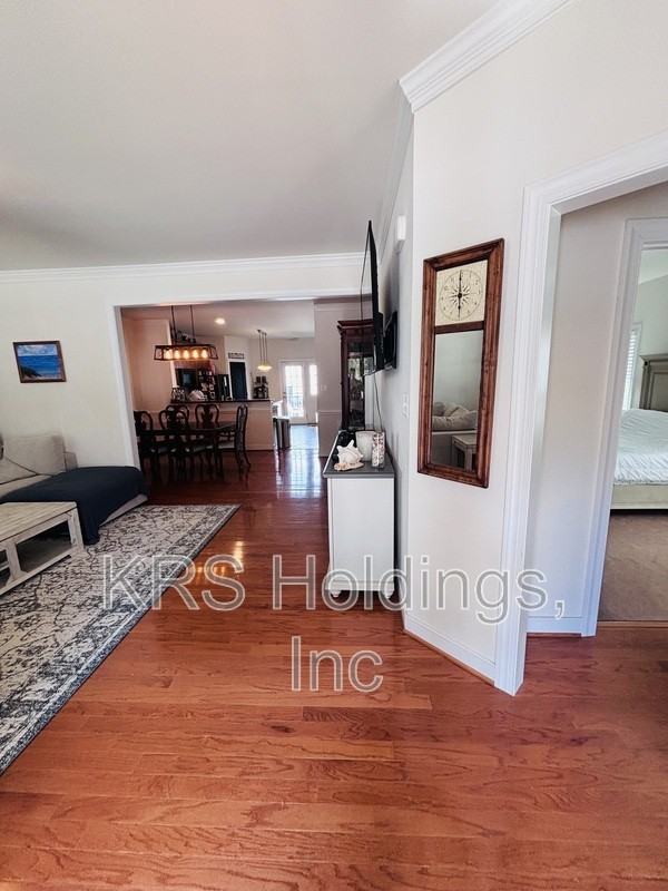 229 Quarterpath Rd - Photo 3 of 34