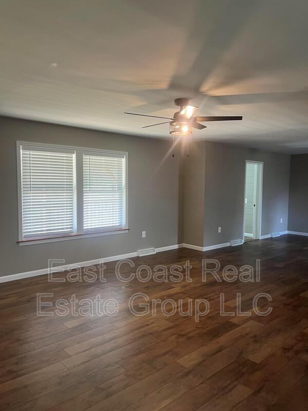 18061 Crampton Ln - Photo 3 of 31