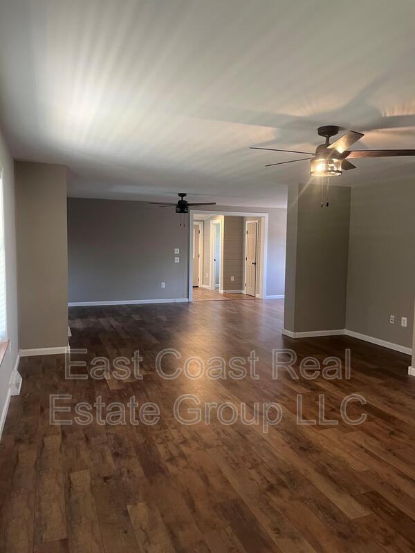 18061 Crampton Ln - Photo 4 of 31