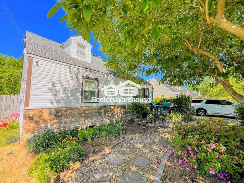 8455 Radnor Rd - Photo 3 of 39