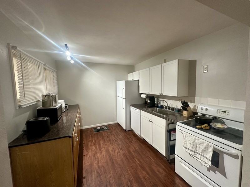 116 27th St Ne #3 - Photo 6 of 17