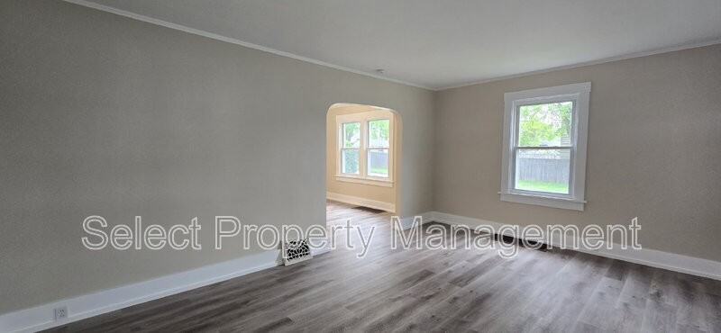 702 Archer Ave - Photo 4 of 35