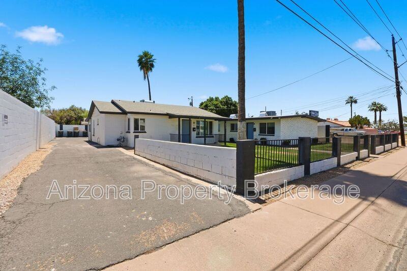 805 E Turney Ave #4 - Photo 4 of 21
