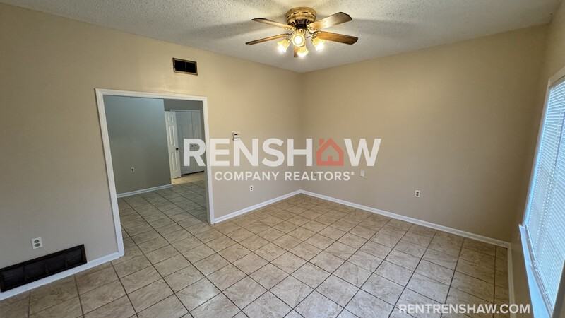 663 Moss Rd - Photo 3 of 16
