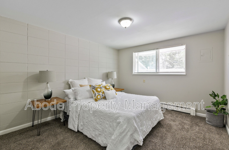 430 W 10th St Apt C - Photo 7 of 10