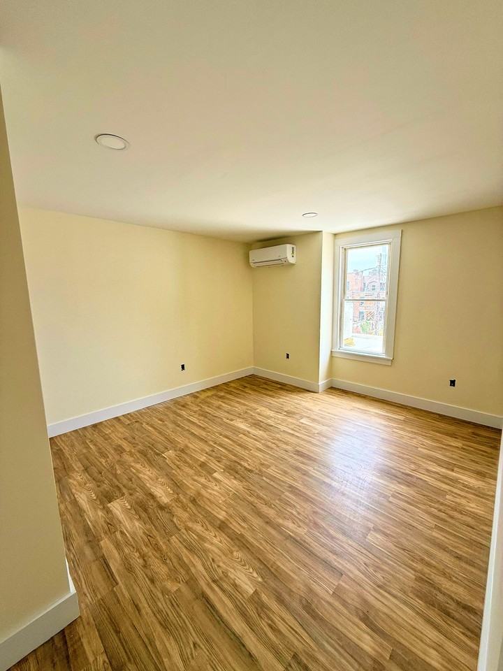 1647 5th Ave #3 - Photo 3 of 5