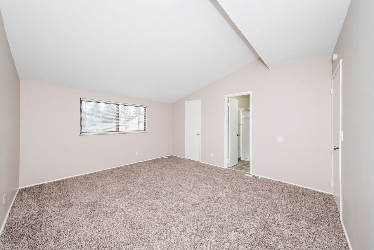 Village Square Townhomes - Photo 6 of 46