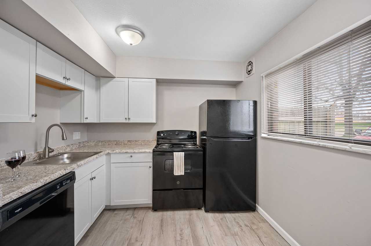 Village Square Townhomes - Photo 7 of 46