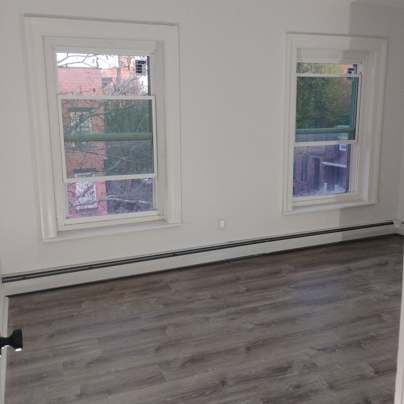 303 State St - Photo 3 of 6