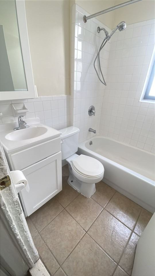 145 - Chestnut Apartments - Photo 3 of 5