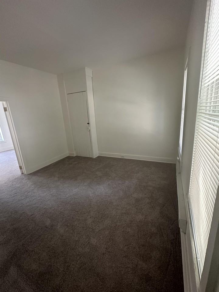 368 E Philadelphia St #1 - Photo 4 of 7