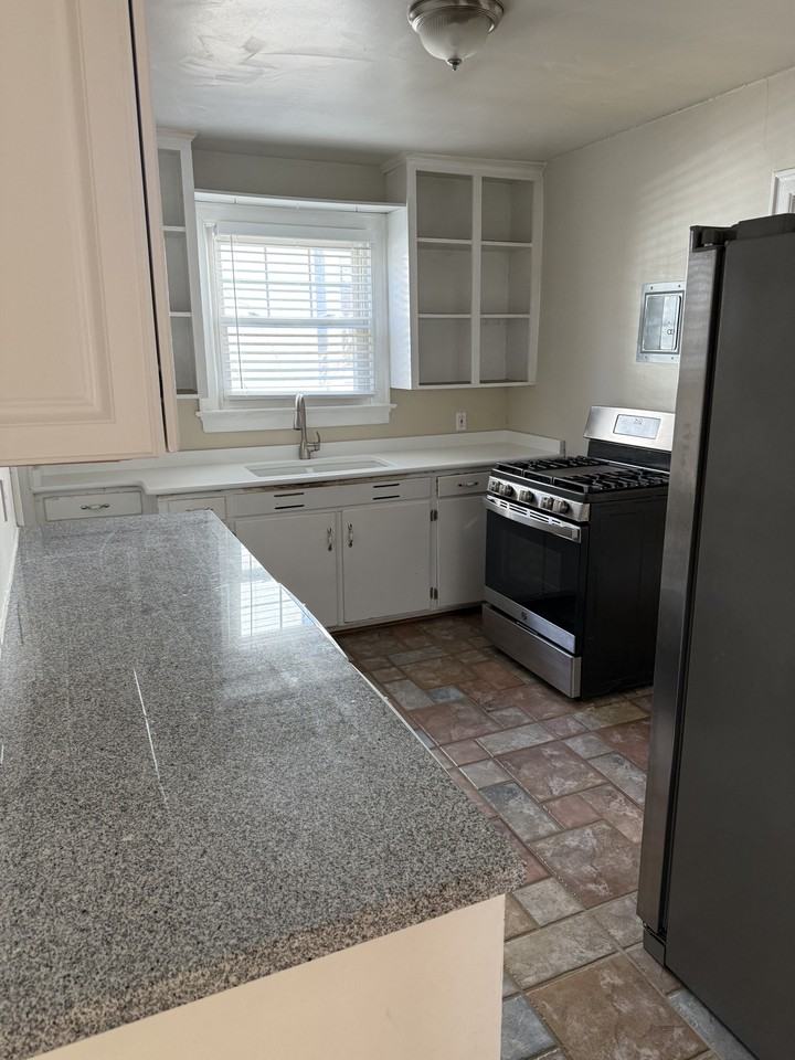 2316 E 5th St #1 - Photo 6 of 14