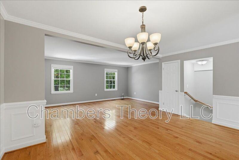 4533 Pinecrest Heights Dr - Photo 4 of 33