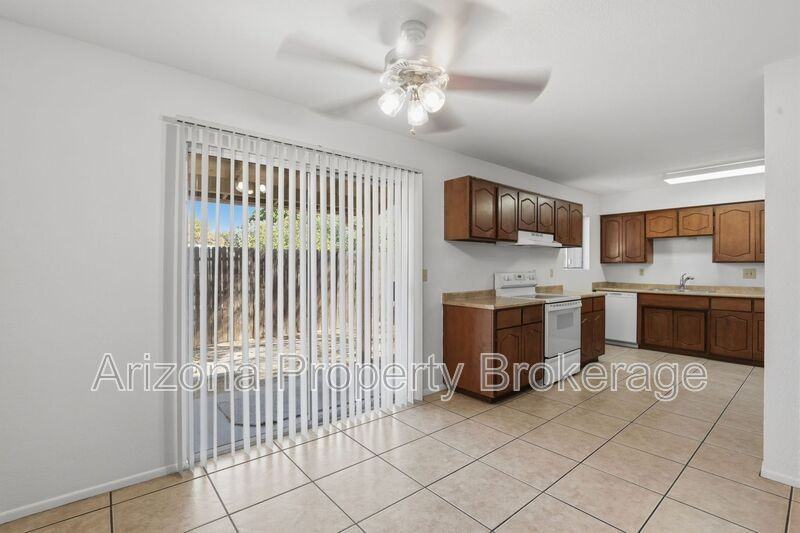 238 E Vine Cir - Photo 5 of 22