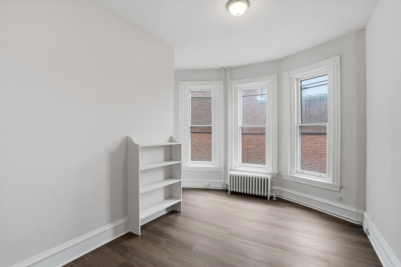 112 N 11th St #1 - Photo 4 of 10