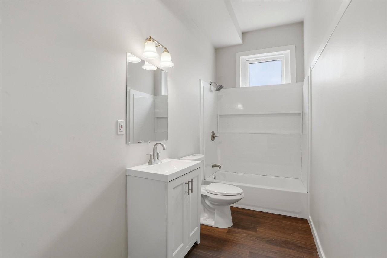 112 N 11th St #1 - Photo 5 of 10
