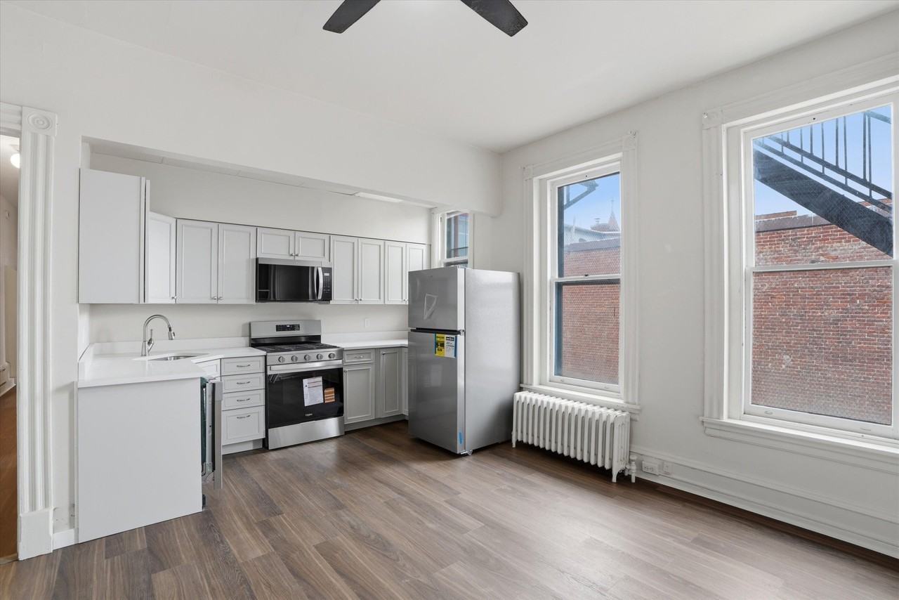 112 N 11th St #1 - Photo 7 of 10