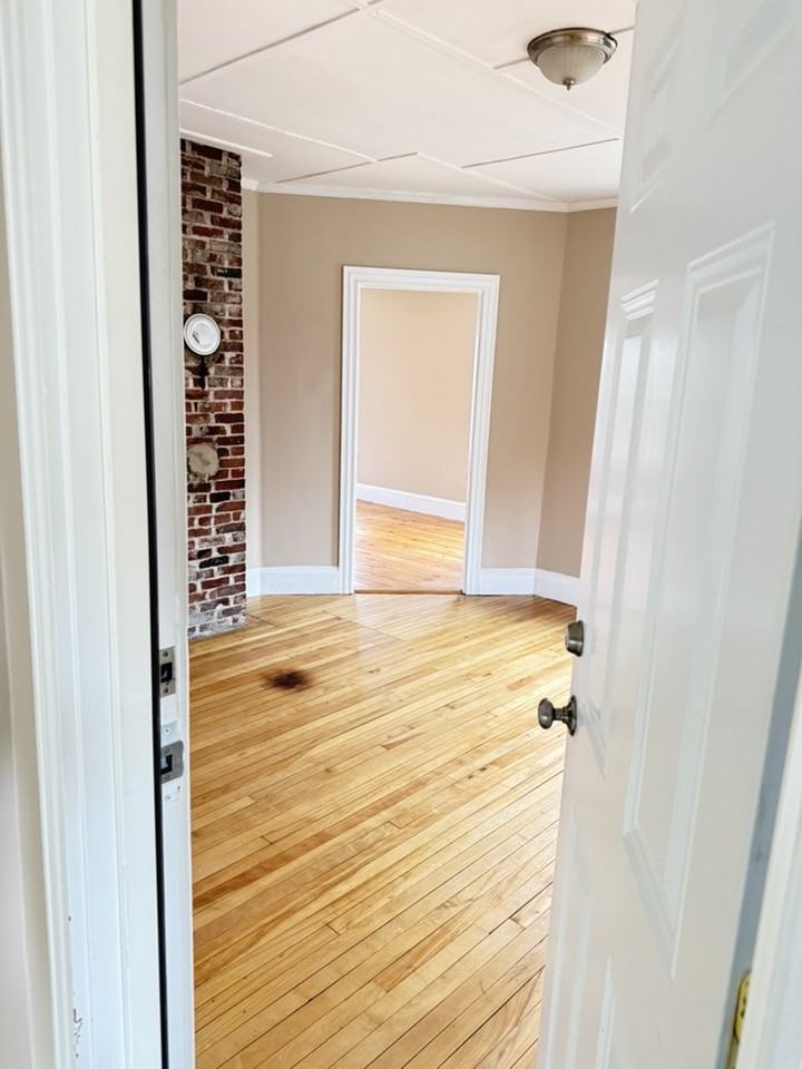 112 Summit St #2 - Photo 3 of 11