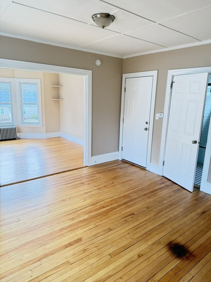 112 Summit St #2 - Photo 4 of 11